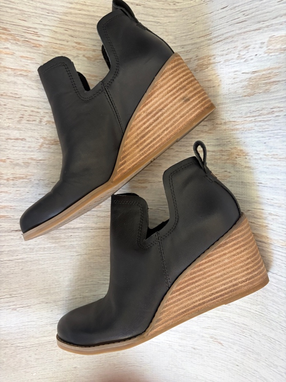TOMS Kallie Black Wedge Ankle Booties - Picture 3 of 8